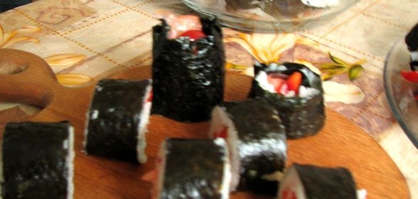 Домашние роллы с семгой и овощами
