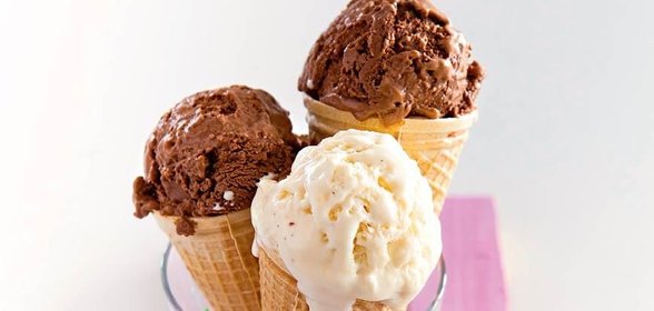 Шоколадное и ванильное сливочное мороженое