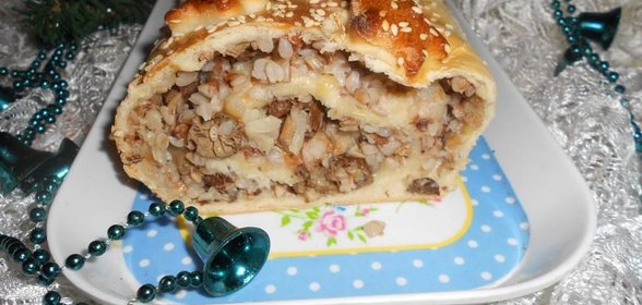 Сытный зимний рулет с грибами и гречкой