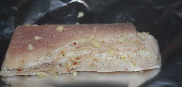 Вкусное домашнее сало с чесноком и белым перцем