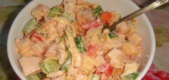 Салат Малибу с копченой курицей