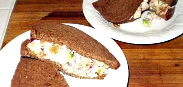 Изысканный бутерброд с тунцом