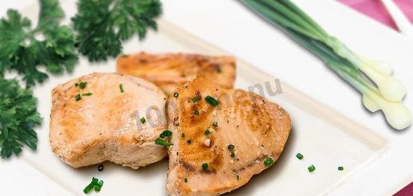 Рыба-меч с луком и белым вином