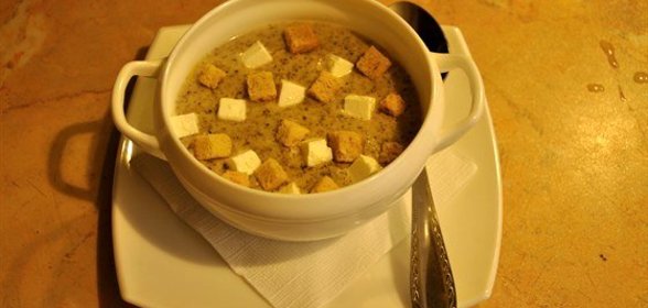 Крем-суп из шампиньонов на курином бульоне