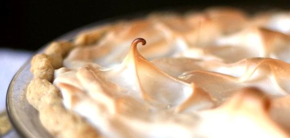 Ананасовый пирог с безе