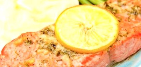 Лосось, запеченный с чесноком и горчицей