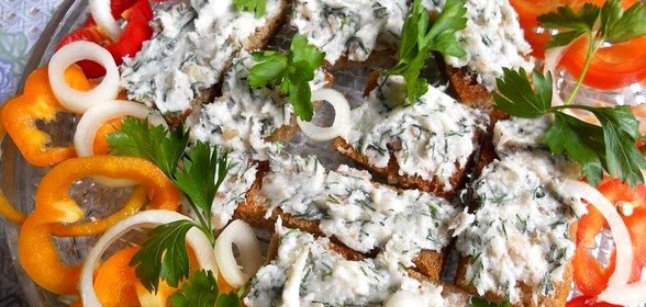 Бутербродики с салом и болгарским перцем