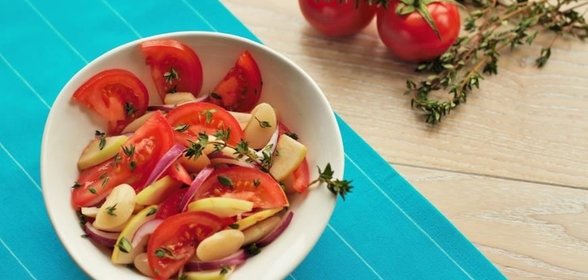 Салат из белой фасоли с помидорами и тимьяном