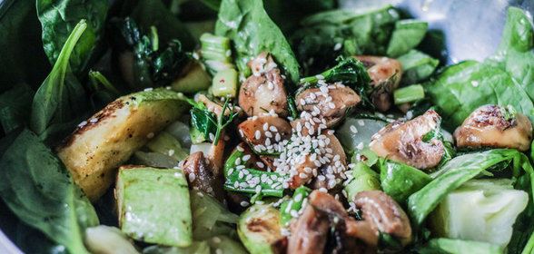 Теплый вегетарианский салат