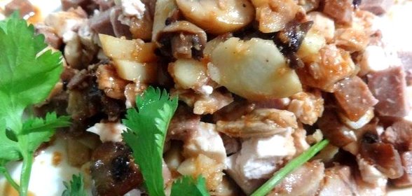 Салат с языком, грибами, курицей и сельдереем