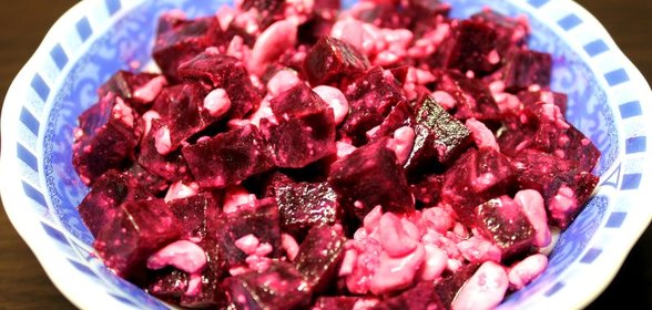 Салат из свеклы и зерненого творога