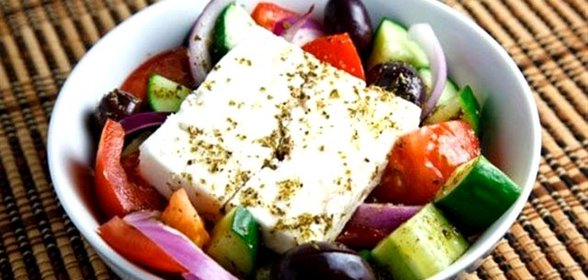 Греческий салат с винным уксусом