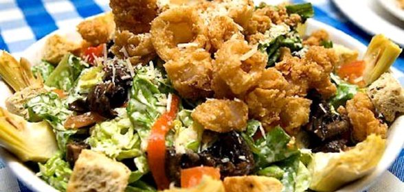 Салат «Цезарь» с креветками и вустерширским соусом