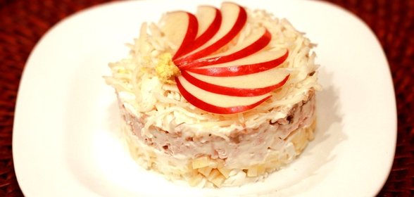 Салат слоеный с яблоком