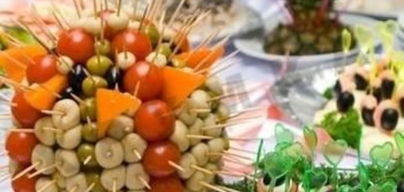 Закуска на шпажках