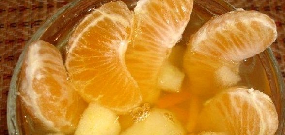 Компот из мандаринов и яблок