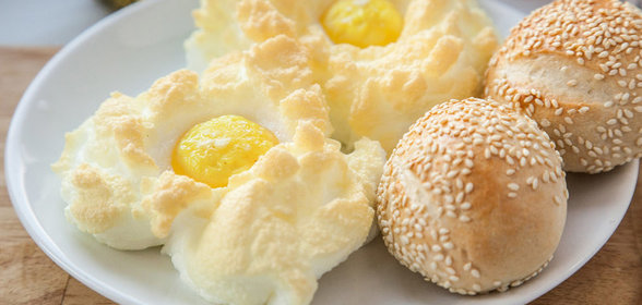 Яичница «Солнце в облаках»