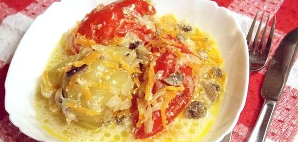 Фаршированный перец в сметанном соусе