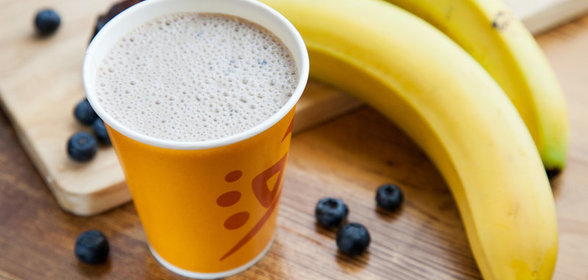 Смузи «Банановая овсянка с голубикой»