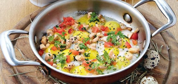 Яичница из перепелиных яиц с перепелкой