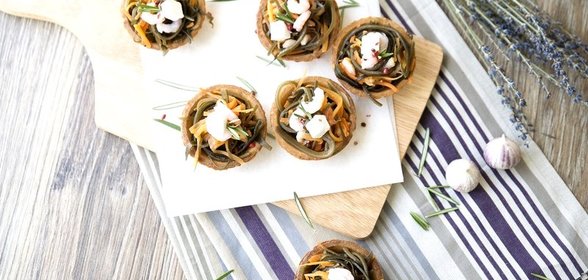 Теплая закуска из морской капусты и креветок в мультиварке