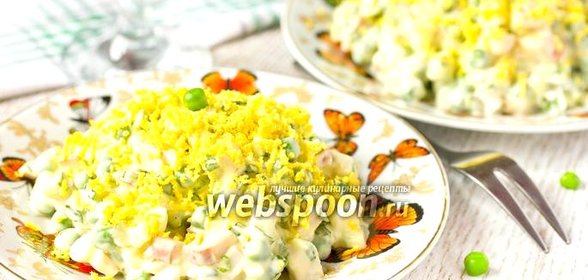Салат с копчёной курицей и зелёным горошком