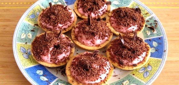 Тарталетки с ягодно-творожным кремом