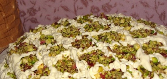 Салат Паутинка с фисташками