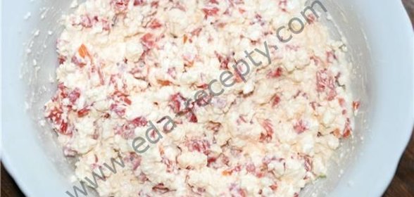 Салат с омлетом и лососем