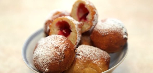 Пончики с вишней