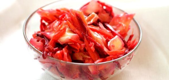 Тушеная красная капуста с яблоками и хересным уксусом