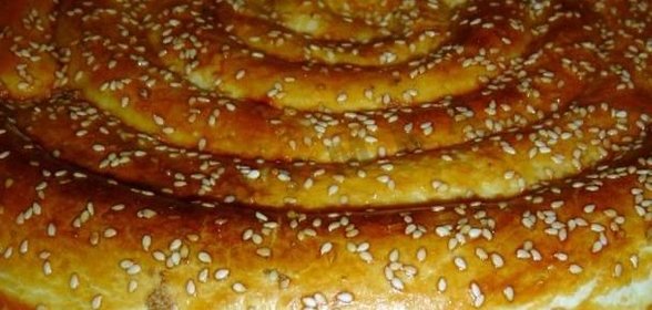 Слоеный пирог со шпинатом и сыром