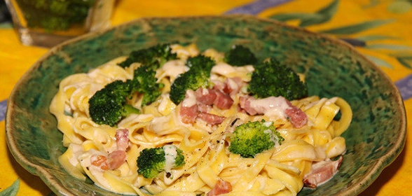Паста карбонара с брокколи