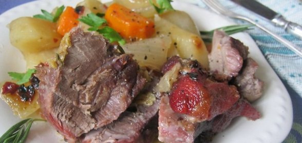 Кабан, запеченный с овощами