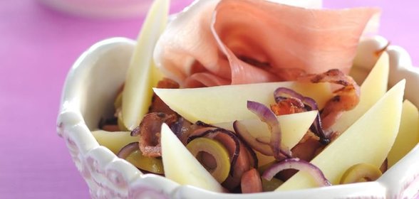 Картофельный салат с копченостями