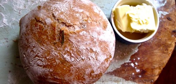 Хлеб с красным вином