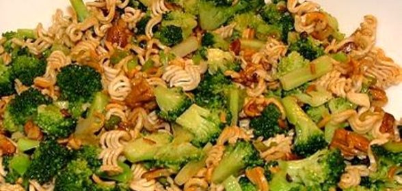 Салат с пеканом и брокколи