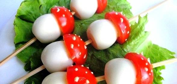 Грибочки из яиц и помидоров