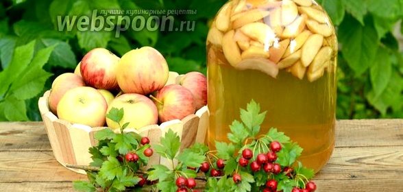 Компот ассорти из яблок, нектаринов и слив