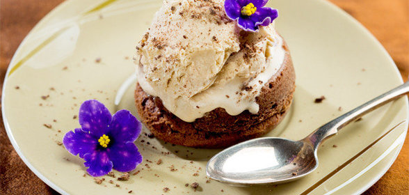 Шоколадный кекс с пломбиром