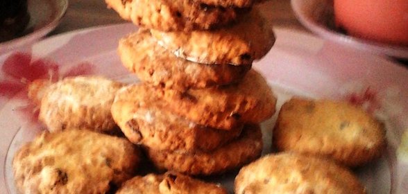 Овсяное печенье с орехами и цукатами