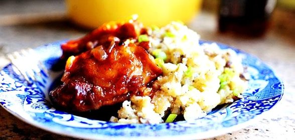Курица с соусом из виски и персиков
