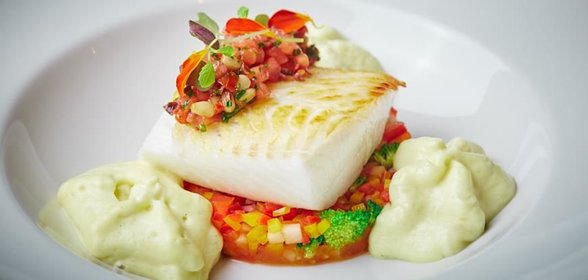 Палтус с овощным рататуйем и муссом из кальмара