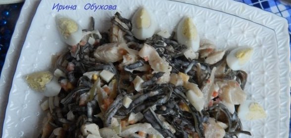 Салат с морской капустой и отварной рыбой