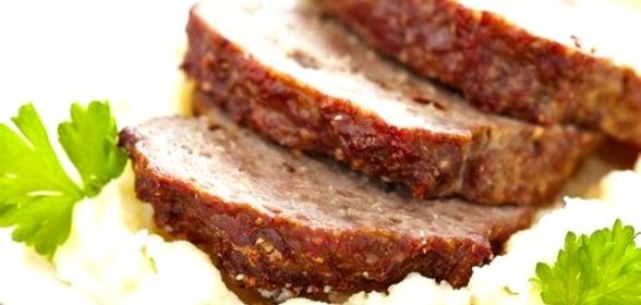 Мясной рулет с яблоками