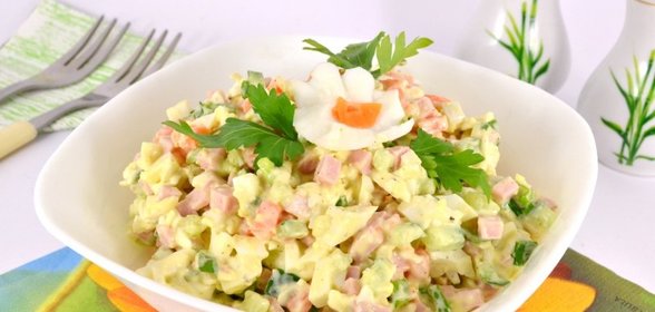 Салат с колбасой и плавленным сыром