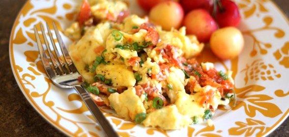 Яичница с колбасой