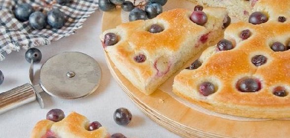Schiacciata con luva или сладкий итальянский хлеб с виноградом