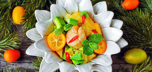 Салат с морским гребешком, мятой и апельсином