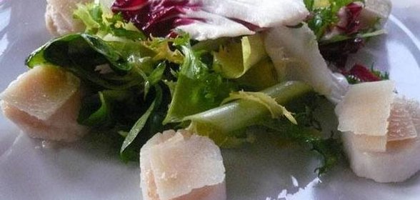 Легкий салат с гребешками